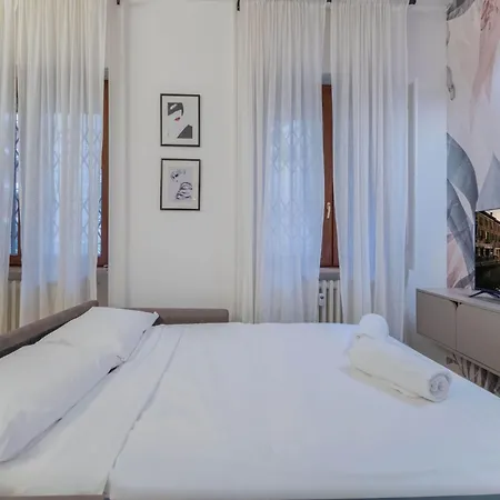 Paganini 4 Exclusive - 2 Bedroom And 2 Bathroom מילאנו